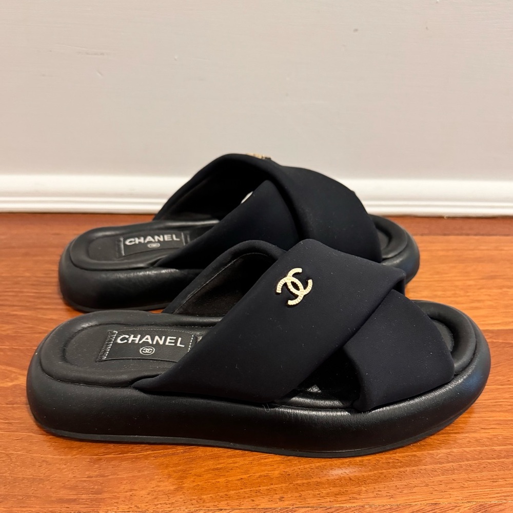 Chanel Interlocking CC Crossover Leather Bottom Slides - Worn Once! Size 37